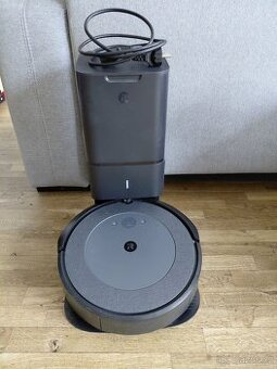 Robotický vysavač Roomba i3 + dockovací stanice
