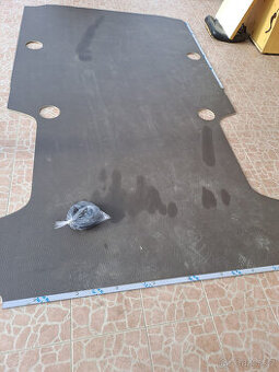 Reanault Master L2H2 dřevěná podlaha