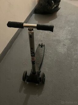 Detska kolobezka trikolka