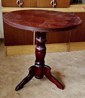 Dřevěný kulatý stolek (stabilní)