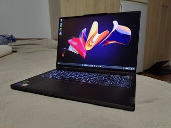 Výkonný notebook Lenovo z i7 13700H, RTX 4060 140W