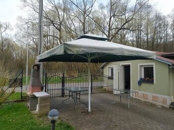 VELKÝ ZAHRADNÍ DEŠTNÍK + PODSTAVEC + 4 DLAŽDICE