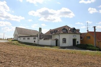 PROSTORY K PODNIKÁNÍ I BYDLENÍ V PAVLICÍCH (OKR. ZNOJMO)