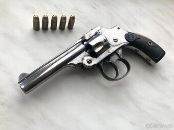 Historický Revolver Smith & Wesson Cal 32 S&W Hammerless DA