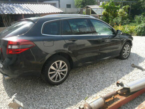 Rozpredam na ND Renault Laguna r.2012