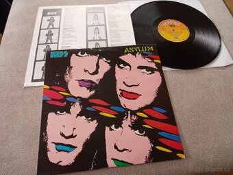 KISS „Asylum „ /Casablanca 1985/+orig. vnut ob/texty , sk - 1