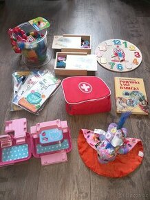 Mix hraček pro děti Hello Kitty,dřevěné hodiny,Kniha pohádek