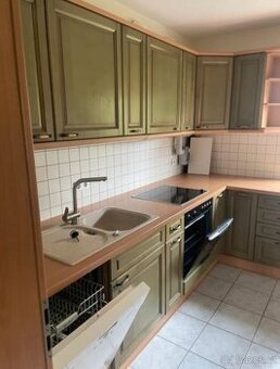 Dubová zelená kuchyně se spotřebiči, 4718