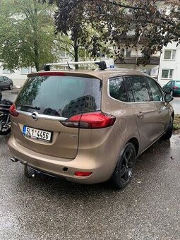 Opel zafira c dveře