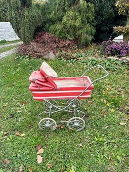 Retro kočárek pro panenky