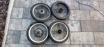 Babetta 210 - kola pár