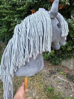 Hobby Horse šedý koník Larden, velikost M