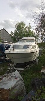 Motorová kajutová loď sealine conti jachta