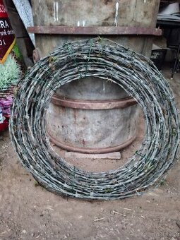 Prodám ostnatý drát okolo 53-55m
