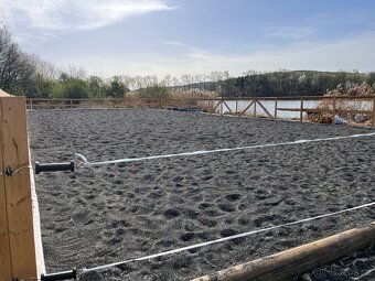 USTÁJENÍ KONÍ – MNÍŠEK POD BRDY