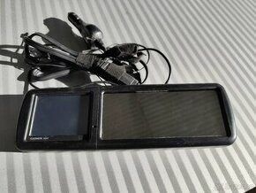 Navigace Garmin ve zpětném zrcátku