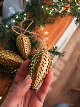 Vánoční dekorace - šišky