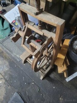 Prodám starožitný kolovratek