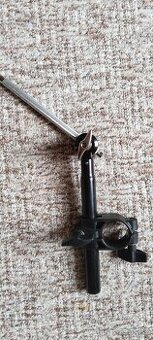 Roland rameno, držák tomu.