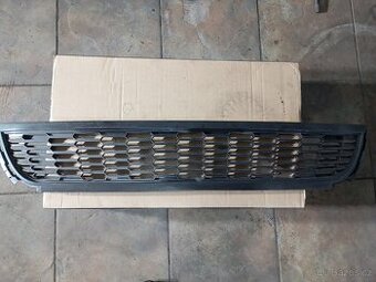 Polo 6R - mřížka nárazníku