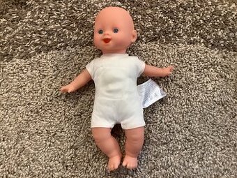 Malá pískací panenka - 1