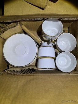 Prodám set hrníčků a talířků