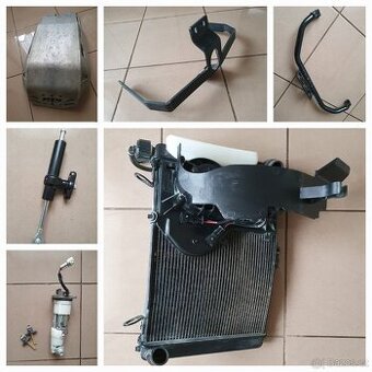 Kryt motoru, chladič, tlumič řízení, palivové čerpadlo KTM