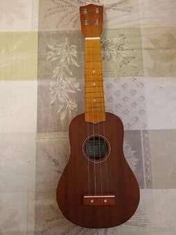 G Giant ukulele