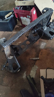 Prodám přední nápravnici, rám motoru na Rover Mini Cooper