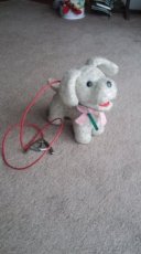 Historická hračka pes ovládaný bovdenem