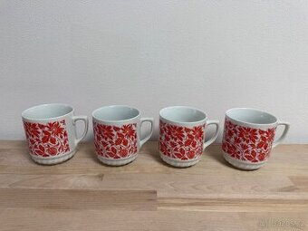 Retro hrnek jetel červený