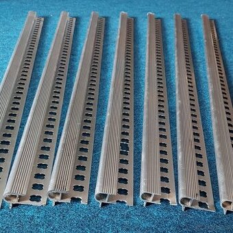 7ks bezpečnostní hrana schodů šíře 83 cm