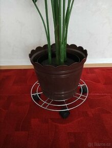 Ozdobný plastový květináč