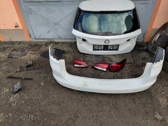 Díly zadní část Astra K - combi - Y40R