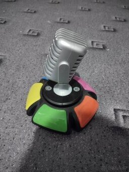 Stolní hra s mikrofonem. Nepoužité.