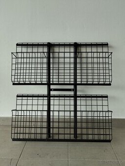 Závěsný kovový systém