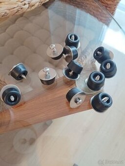 Gumové špunty + nerez. vruty + nerez podložky