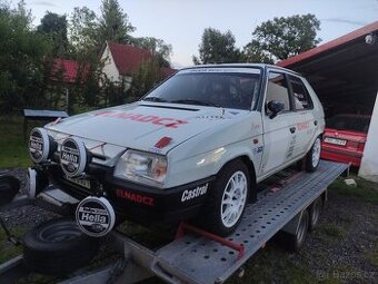 Závodní favorit gr.A 6 kvalt 2kusy vozu plus dily