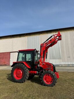 Traktor Belarus 820 s čelním nakladačem