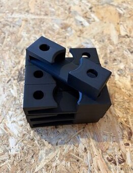 Sada 10 ks nástěnných držáků pro rybářské navijáky