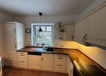 Venkovská krémová kuchyně se spotřebiči,6326