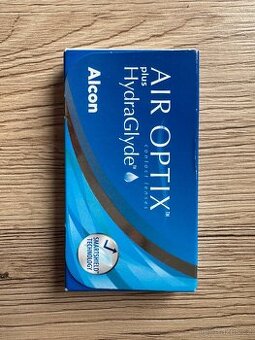 Měsíční kontaktní čočky