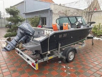 Rybářská hliníková motorová lodka