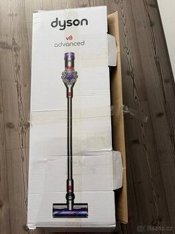 Dyson V8