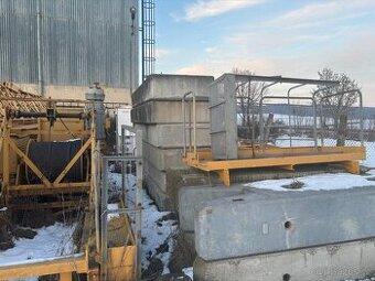 nabídka odkupu stavebního jeřábu z konkurzu - Potain MD175