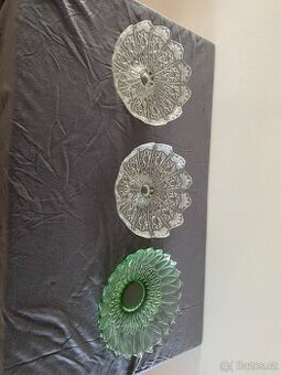 Skleněné mísy, tácy a podnosy