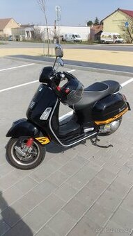 Vespa 300 GTS rv. 2014 černá Tucano Urbano zdarma