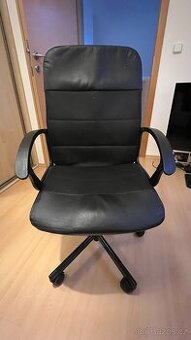 Černá kancelářská židle
