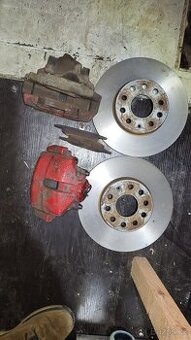 Octavia 2 sport sada prednich brzd - brzdice, kotouce, desky