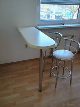 Barový stůl + 2 židle